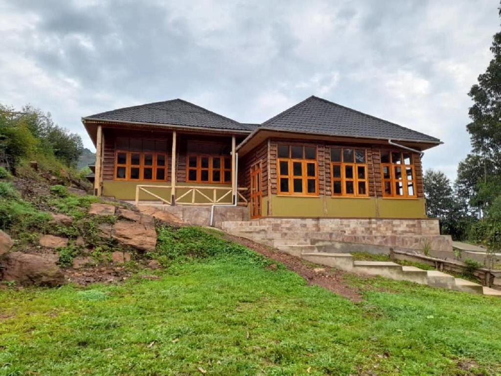 Gorilla Bluff Lodge – Cozy Accommodation Near Bwindi's Buhoma Sector