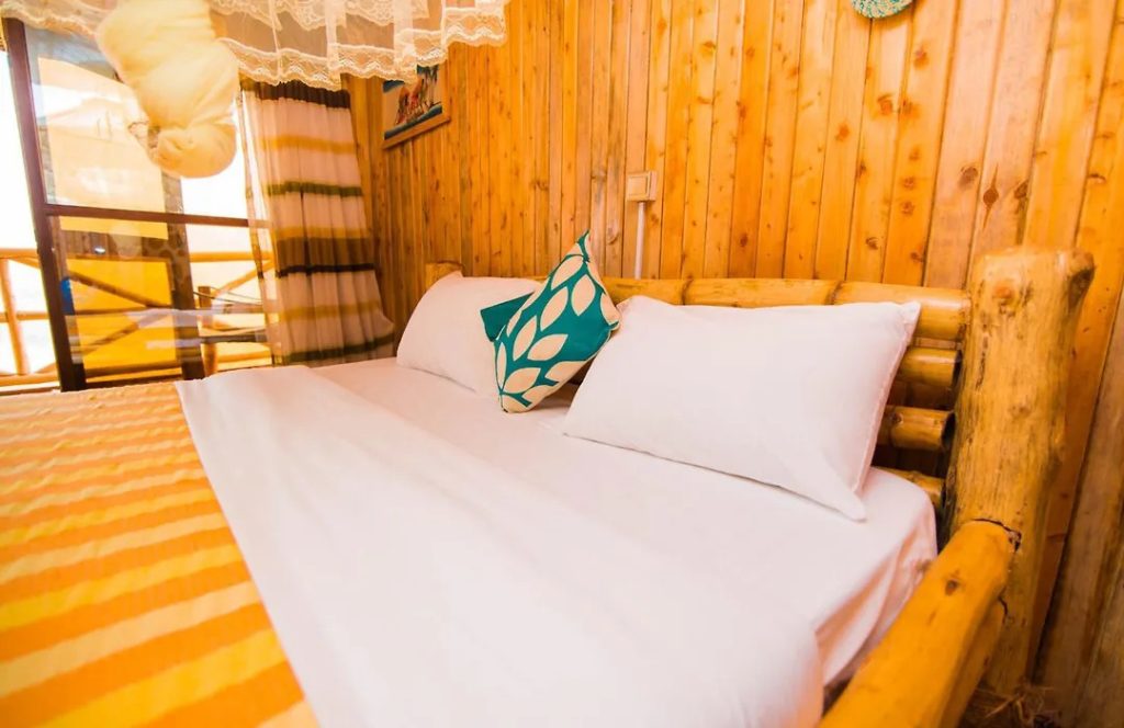 Hawk’s Eye Lodge – Stay with Lake Bunyonyi Views Near Bwindi