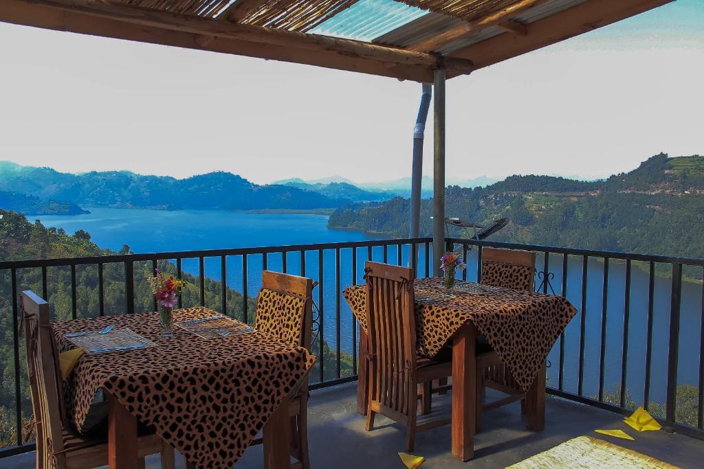 Lake Mulehe Gorilla Lodge – Luxurious Lakeside Stay for Bwindi Treks