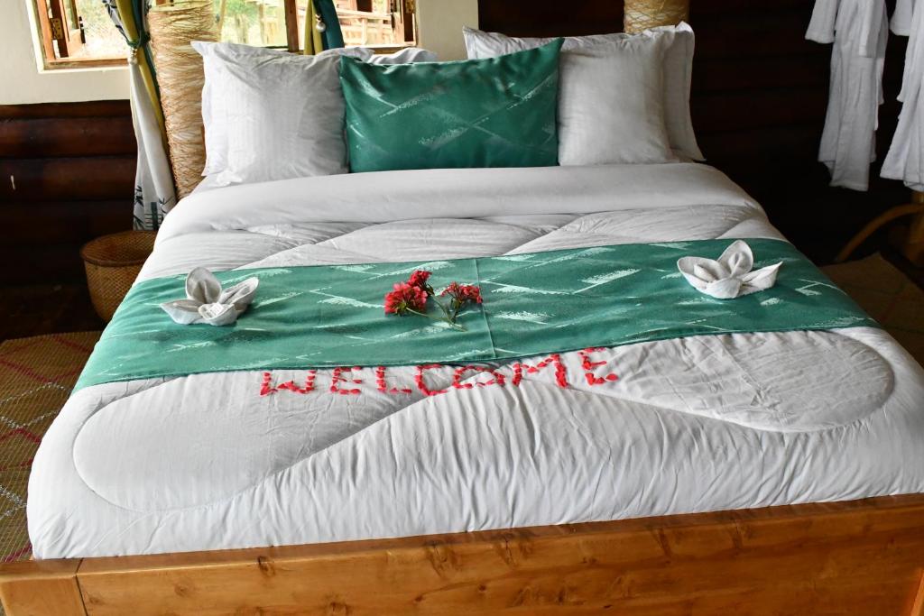 Bwindi Orugano Lodge – Cozy Base for Gorilla Treks in Nkuringo